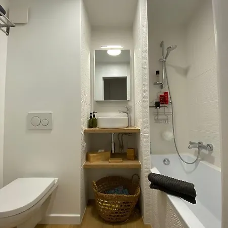 Dolce-vita 3 Etoiles, Climatise , 50m De La Et Aux Portes De Menton ,parking Gratuit *