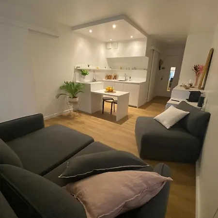 Dolce-vita 3 Etoiles, Climatise , 50m De La Et Aux Portes De Menton ,parking Gratuit *