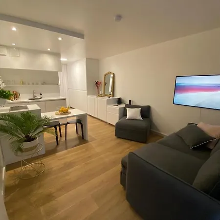 Dolce-vita 3 Etoiles, Climatise , 50m De La Et Aux Portes De Menton ,parking Gratuit