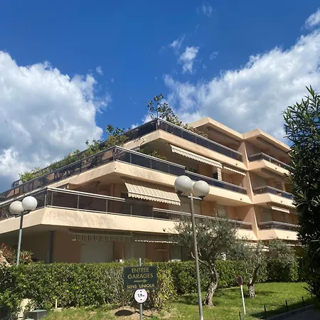 Апартаменты Dolce-vita 3 Etoiles, Climatise , 50m De La Et Aux Portes De Menton ,parking Gratuit