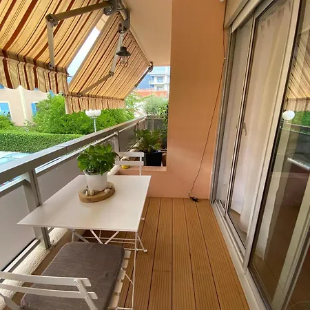 Dolce-vita 3 Etoiles, Climatise , 50m De La Et Aux Portes De Menton ,parking Gratuit *