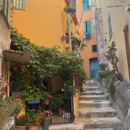 Dolce-vita 3 Etoiles, Climatise , 50m De La Et Aux Portes De Menton ,parking Gratuit *